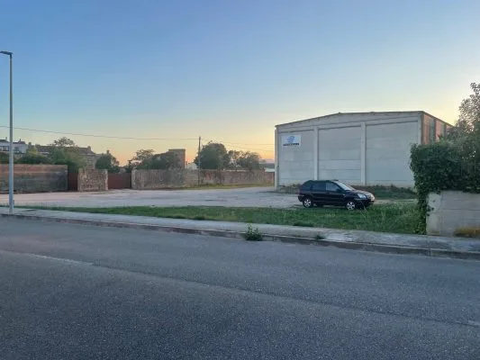 Parcela Urbana de 600 m2, muy bien ubicada en el centro de la población de Navata.